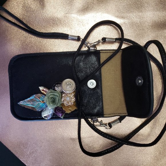 BEAUTIFUL CROSSBODY/WRISTLET EMBELISHED SMALL BAG - Picture 8 of 12